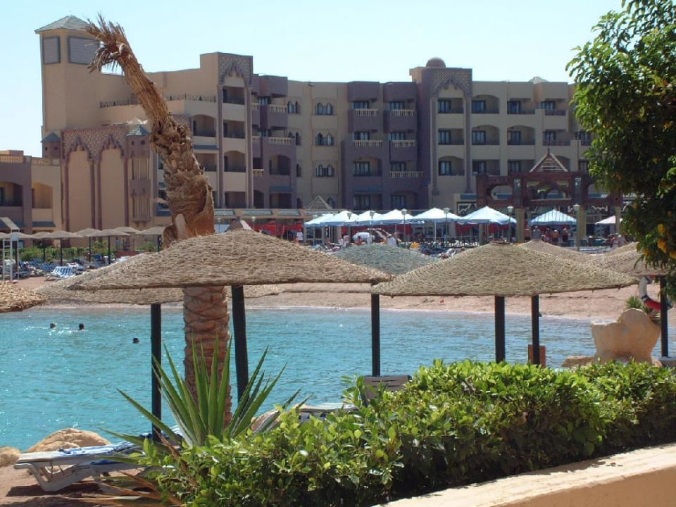 Blick auf den Strand an der Lagune Sunny Days El Palacio Resort & Spa