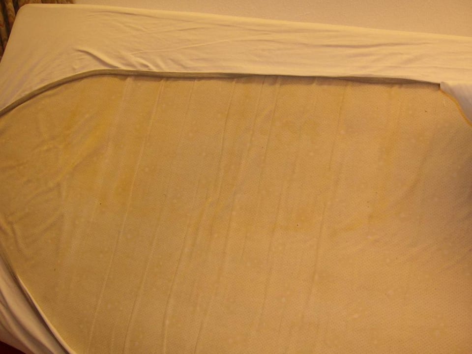Urinierte Matratze Hotel zur Post Kiefersfelden