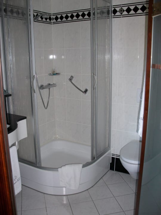 Neues Bad, sehr schön und sauber Alexander Hotel