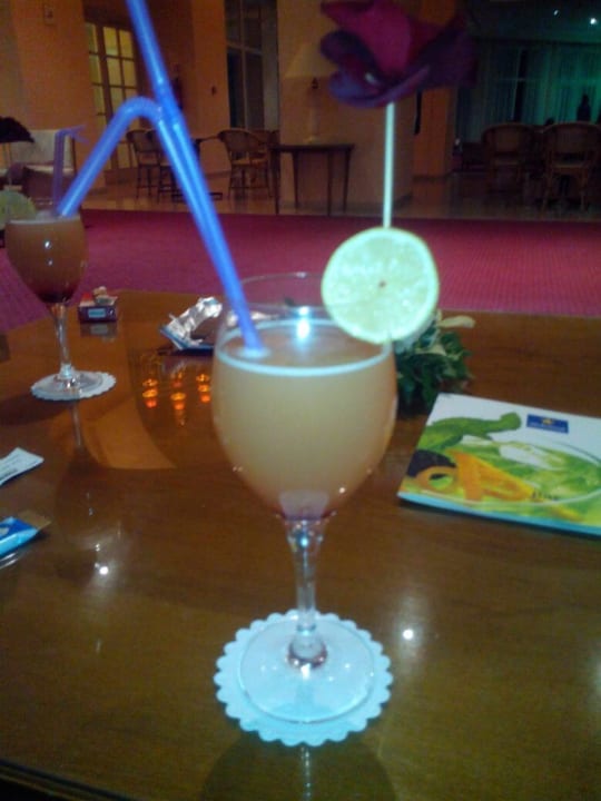 Leckere Cocktails Iberostar Waves Averroes