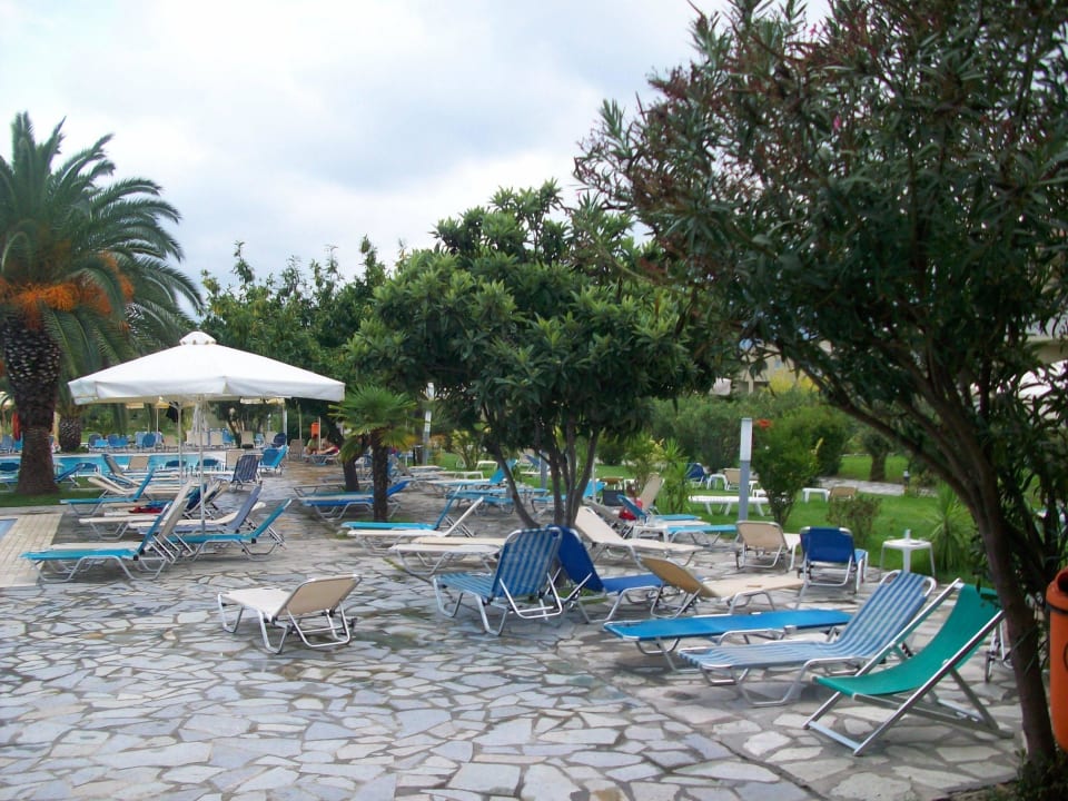 Liegen am Pool alltoura Club Hotel Poseidon Palace