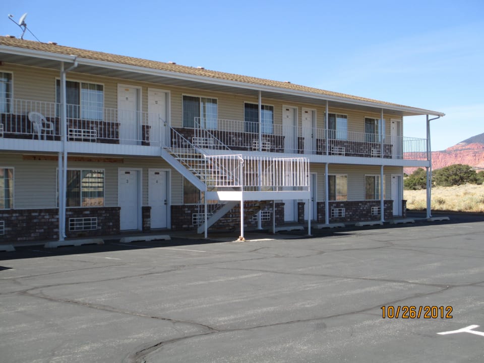 We have 50 rooms on two levels - no elevator Broken Spur Inn & Steakhouse