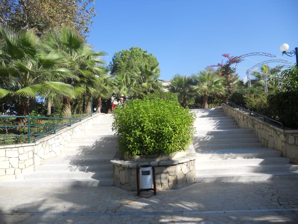 Gepflegte Anlage Hotel Miramare Beach