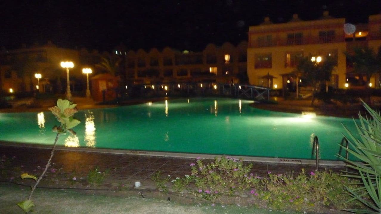 Pool bei Nacht Titanic Beach Spa & Aqua Park