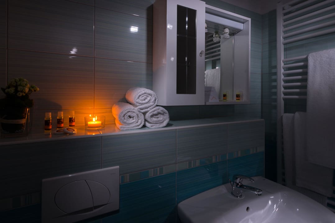 Bathroom with Postojna cave Rooms & Apartments Proteus