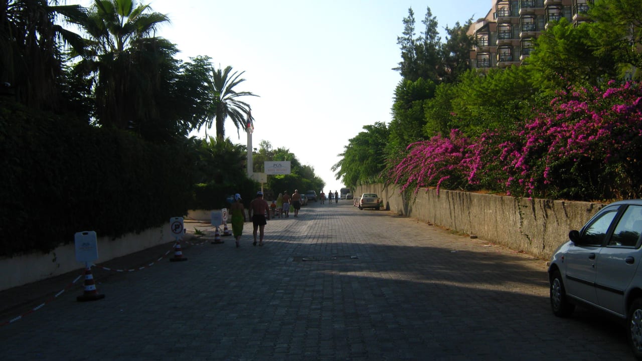 Дорога к пляжу отеля Hotel Seker Resort