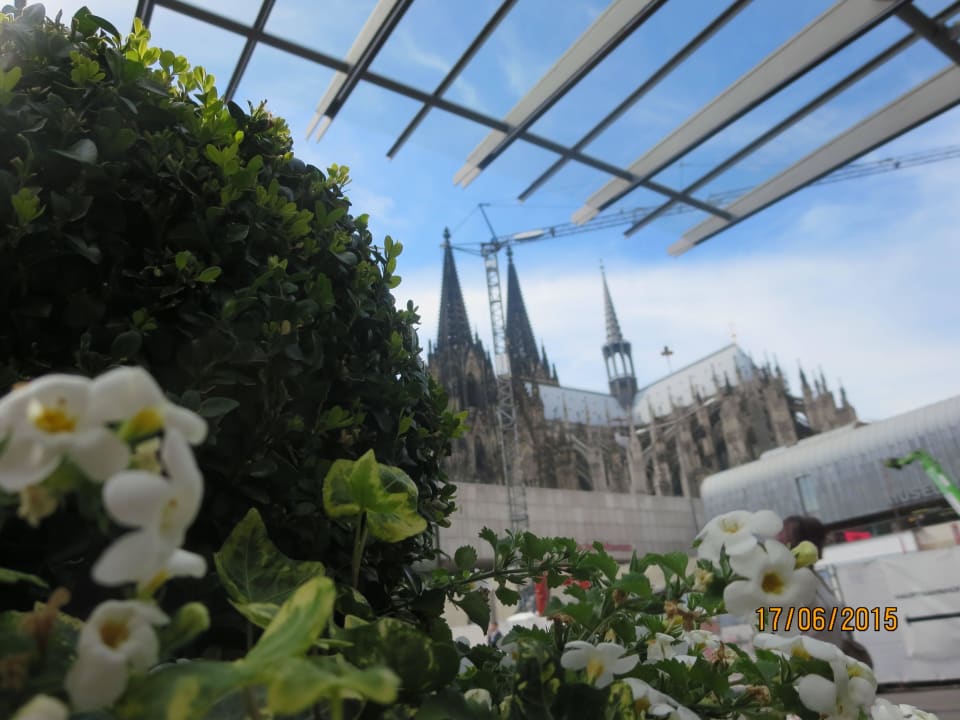 Weg zum Dom vom Hotel in 'Null-Komma-Nix Hotel Mondial am Dom Cologne- MGallery