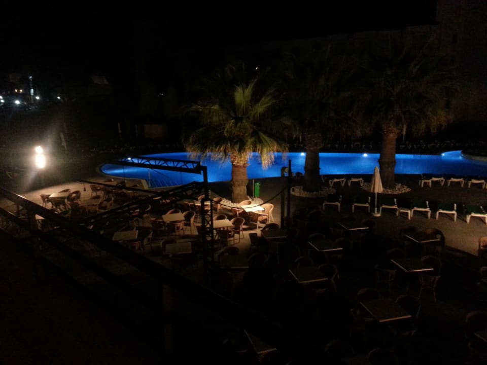Pool bei Nacht allsun App.-Hotel Orient Beach