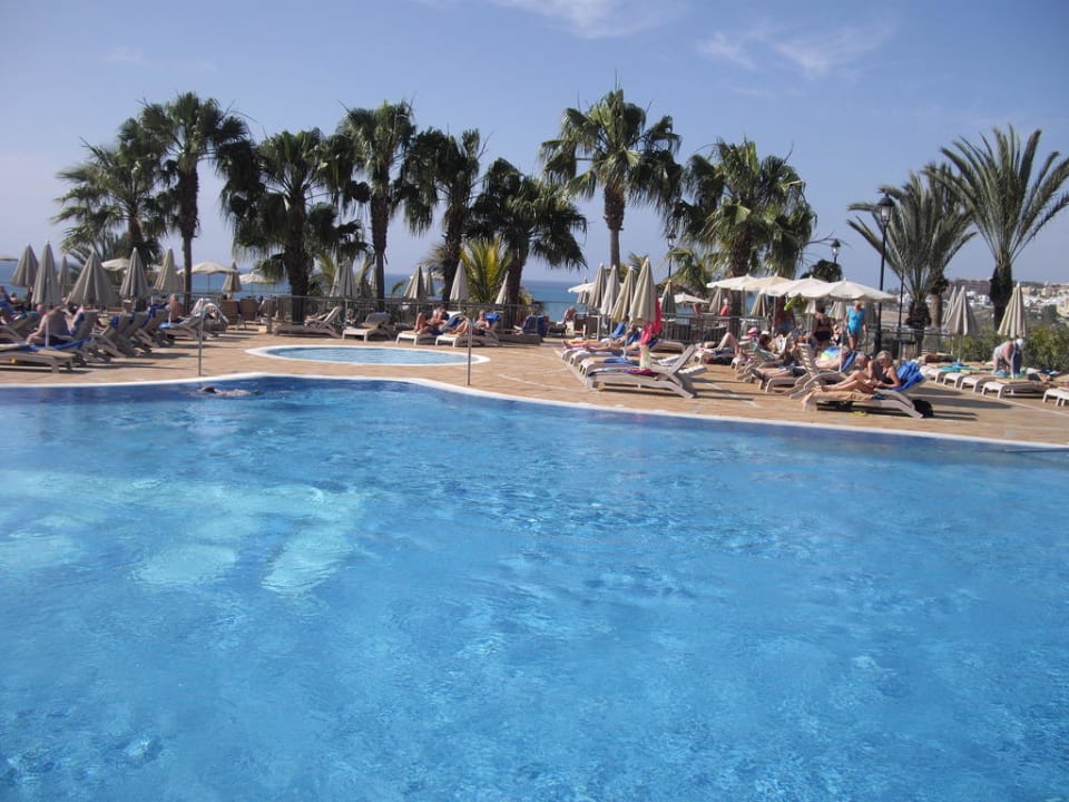Pool mit Blick zum Meer SBH Hotel Taro Beach