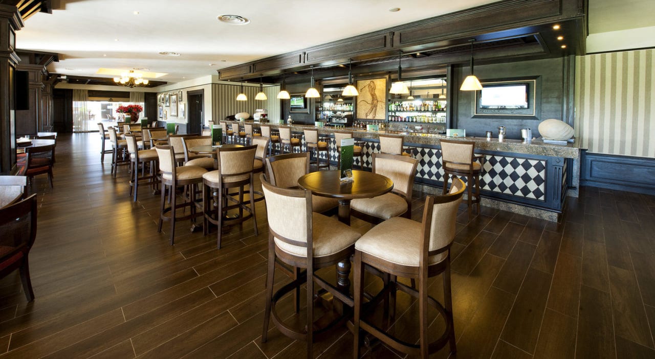 Hoyo 19 Bar Restaurant Barceló Bávaro Palace