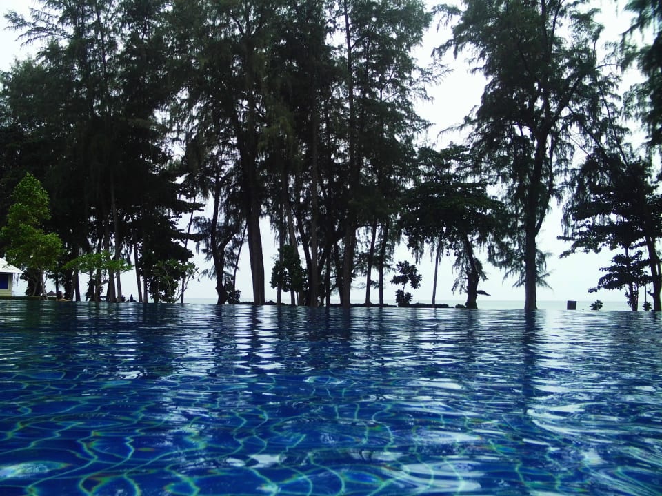 Pool mit Blick aufs Meer Dusit Thani Krabi Beach Resort