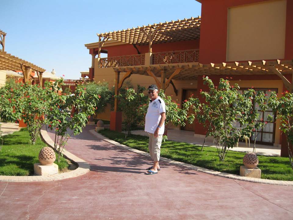 Grünanlage um den 400er Bereich Pickalbatros Alf Leila Wa Leila Resort - Neverland Hurghada