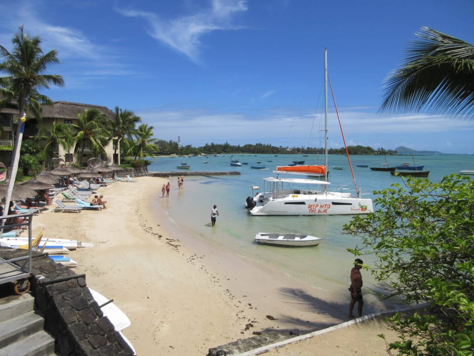 Hotelstrand mit Katamaran  Veranda Paul & Virginie Hotel & Spa - Adults only