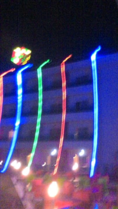 Aussenansicht mit Weihnachtsbeleutung Ramada Resort by Wyndham Side