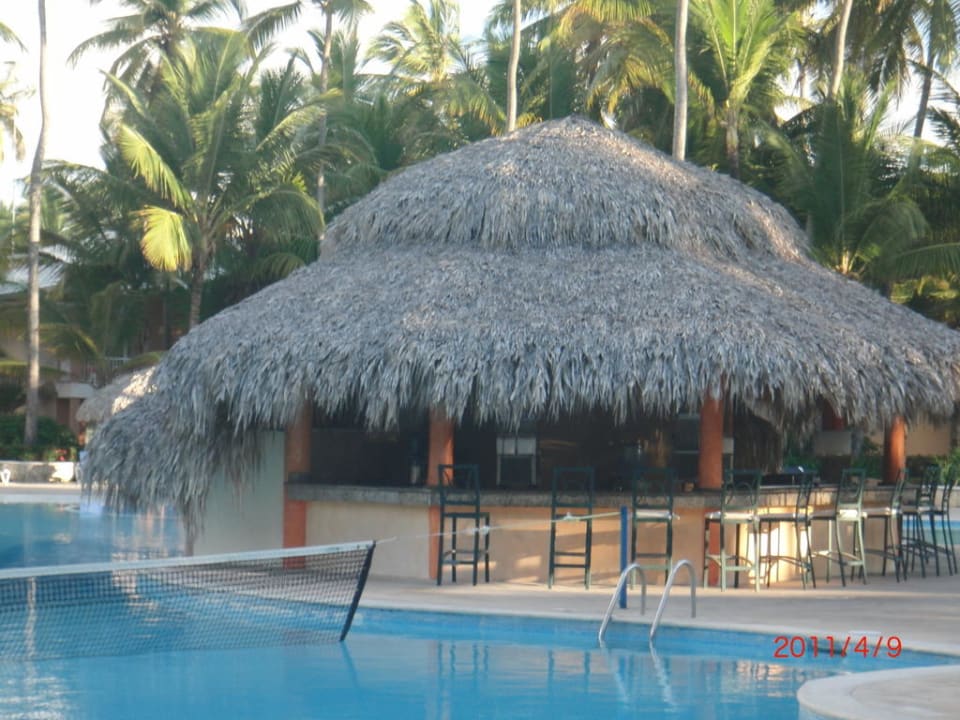 Poolbar am Morgen Hotel Grand Palladium Palace Resort, Spa & Casino