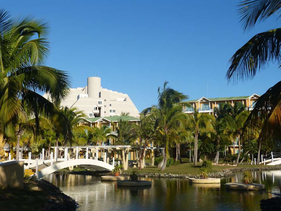 Garten (im Hintergrund das Blau Varadero) Melia Las Antillas - Adults only