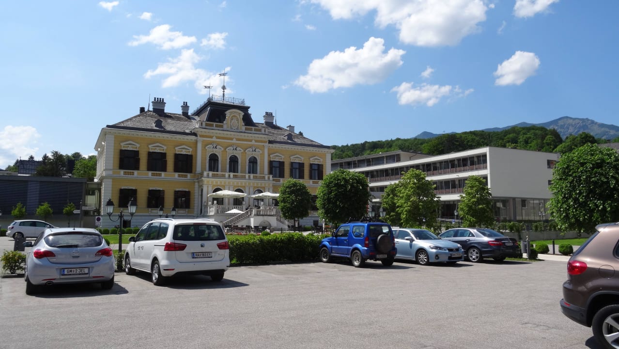 Altbau +rechts Neubau Villa Seilern Vital Resort