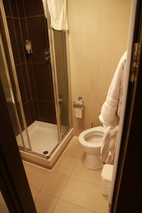 Dusche & Toilette The Royale Chulan Hyde Park Hotel