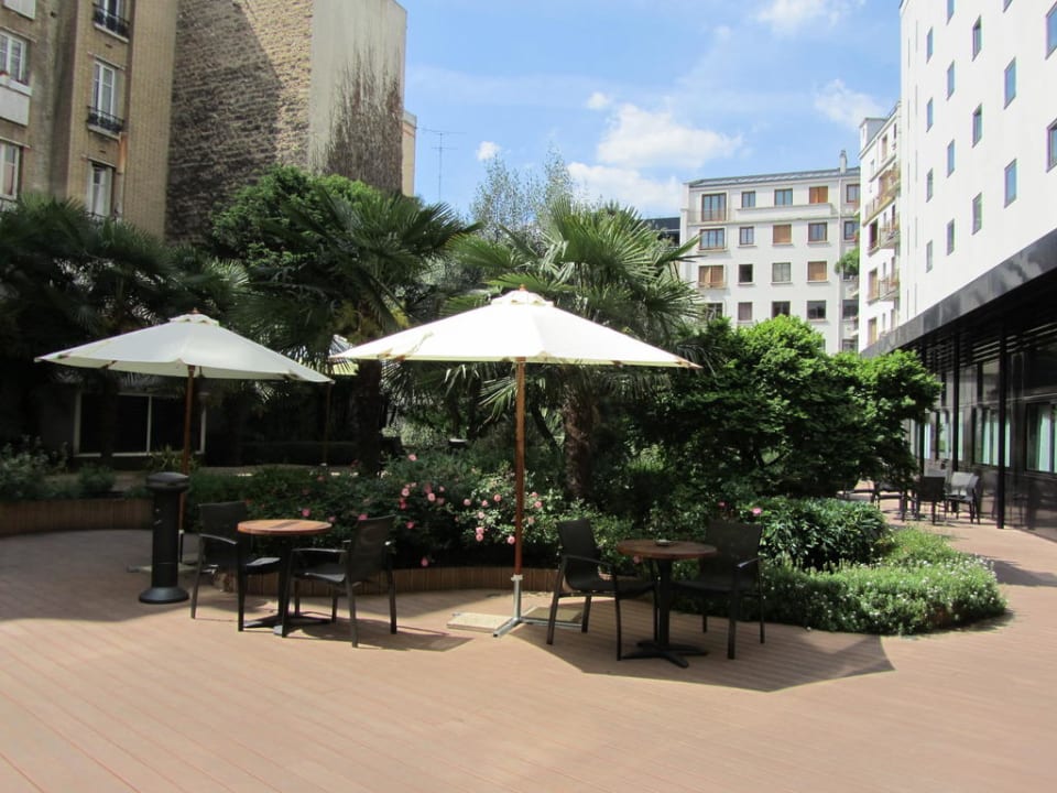 Innenhof Hotel Oceania Paris Porte de Versailles