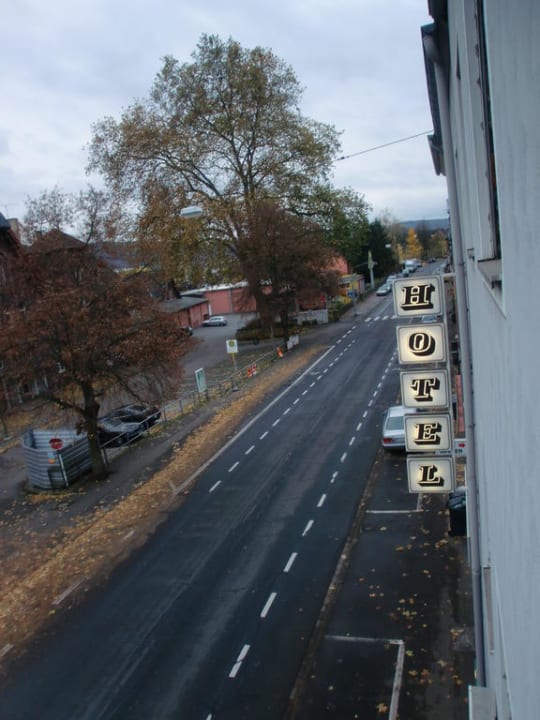 Ausblick aus Fenster zur Straße Hotel Ehranger Hof