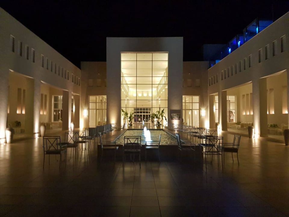 Outside Jaz Aquaviva