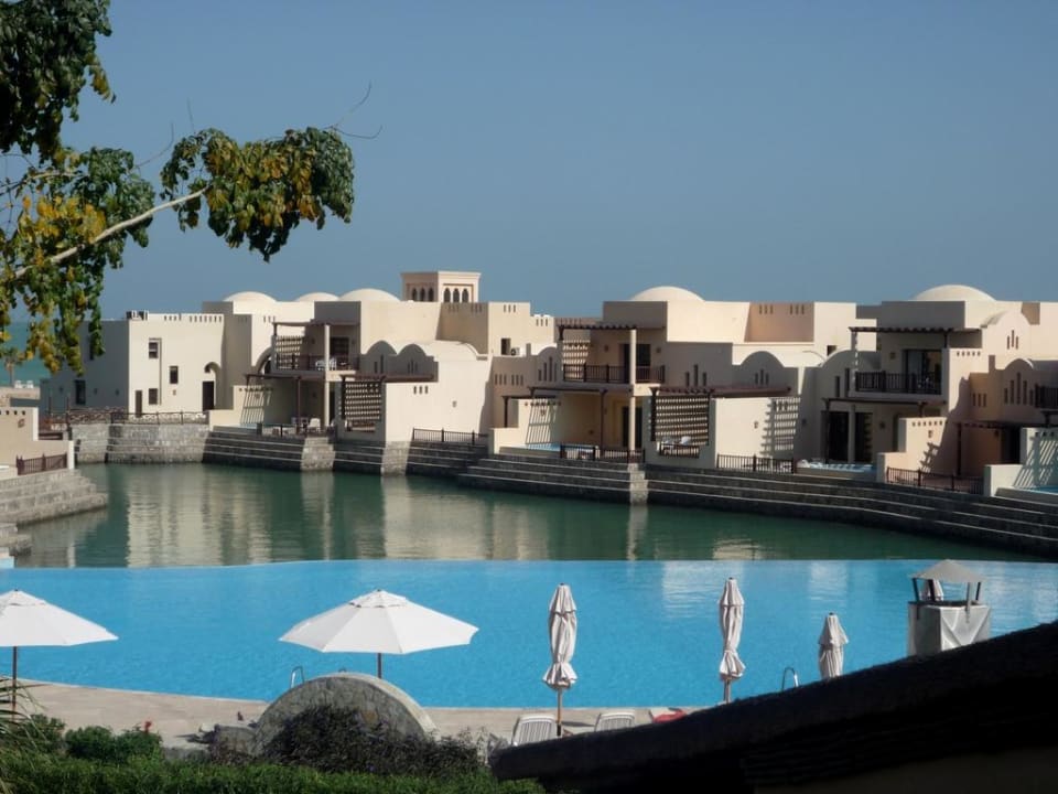 Foto aus dem unteren Pool, meist kalts Wasser The Cove Rotana Resort