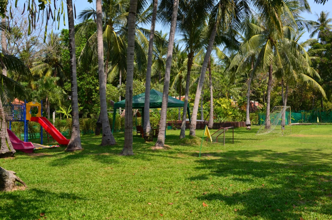 Spielplatz und Fußball Santiburi Koh Samui