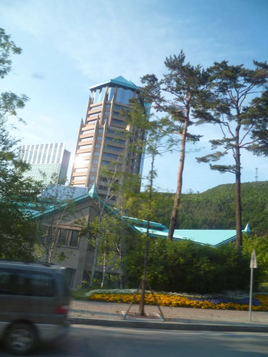 Ansicht des Hotels bei der Anfahrt High1 Resort