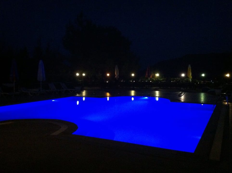 Pool bei Nacht LYKIA lodge | home of happiness
