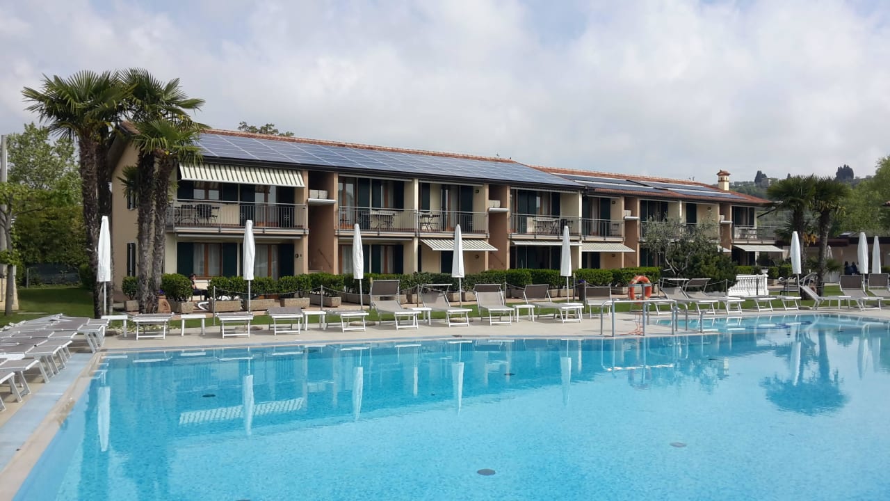 Pool und Wohngebäude Residence La Margherita