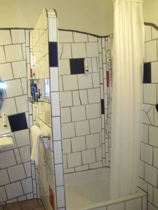 Bad im Hundertwasserstil Rogner Bad Blumau