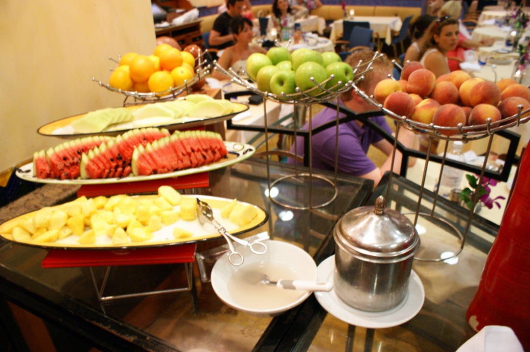 Obstbuffet im Waves Le Meridien Mina Seyahi Beach Resort & Waterpark