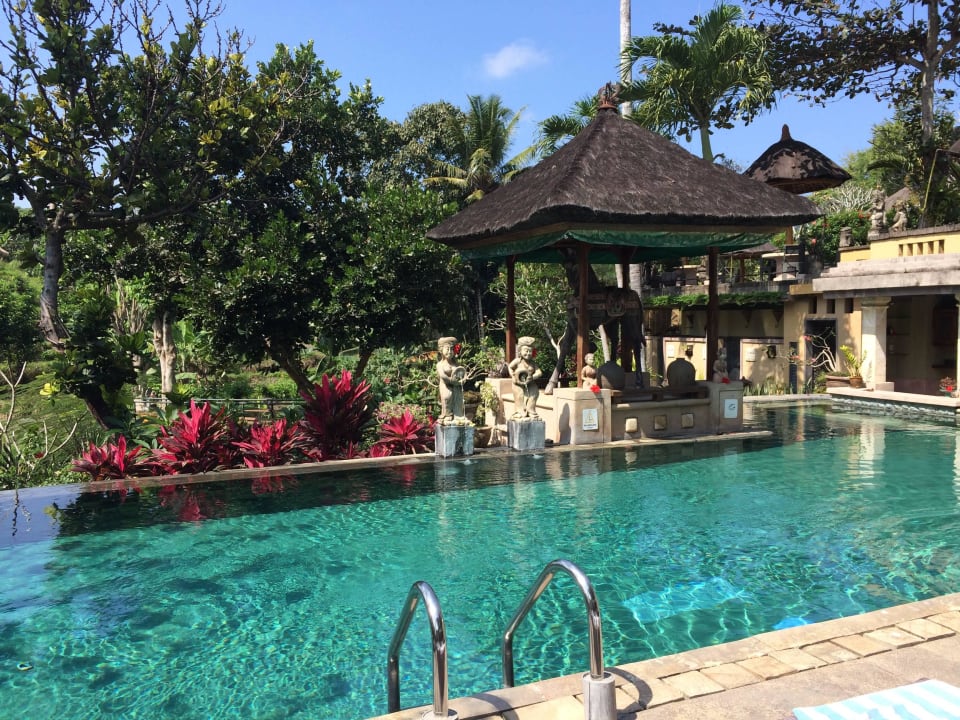 Öffentlicher Pool Alam Puri Villa