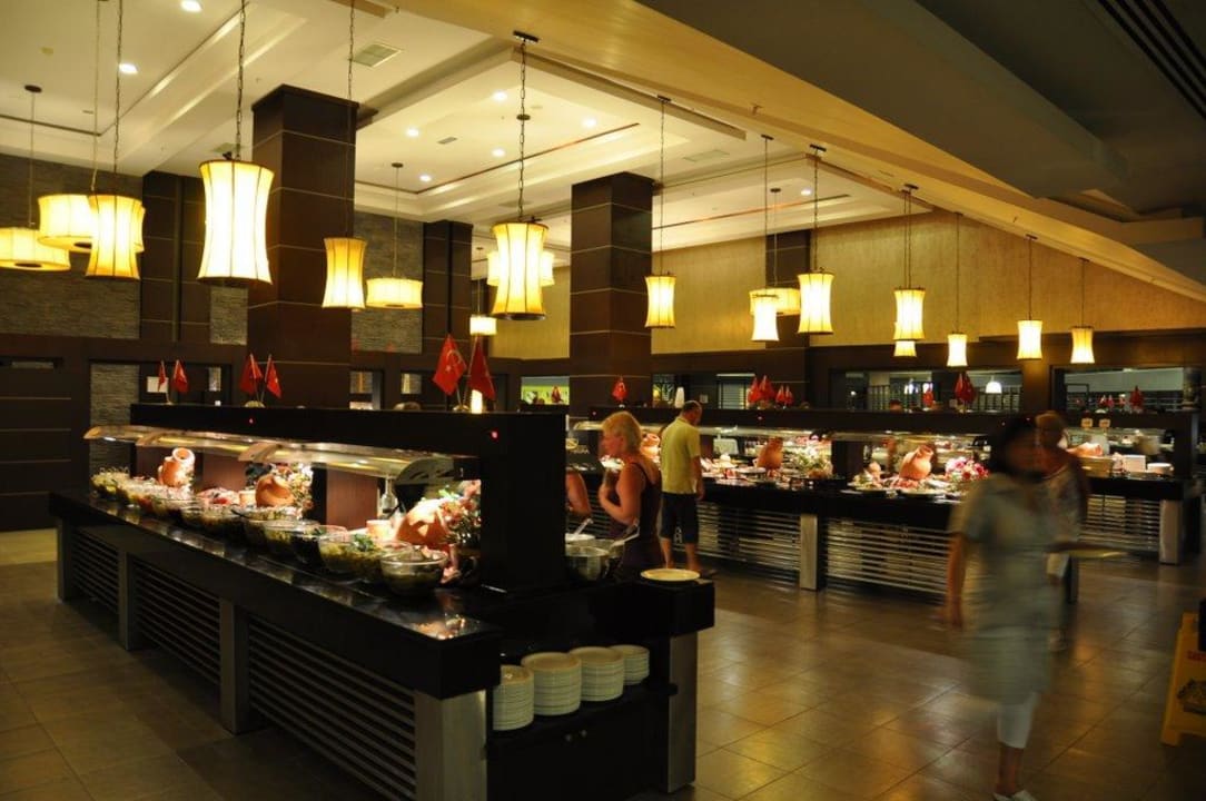 Blick ins Buffet Restaurant Limak Lara Deluxe Hotel & Resort