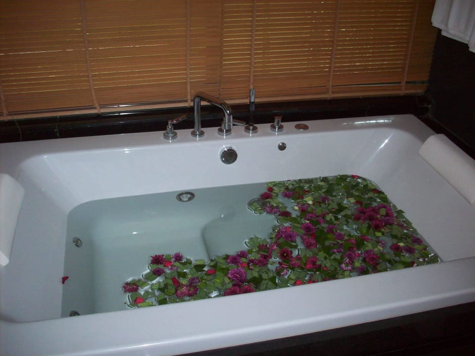 Nette Überraschung im Jacuzzi Ramada Resort by Wyndham Khao Lak