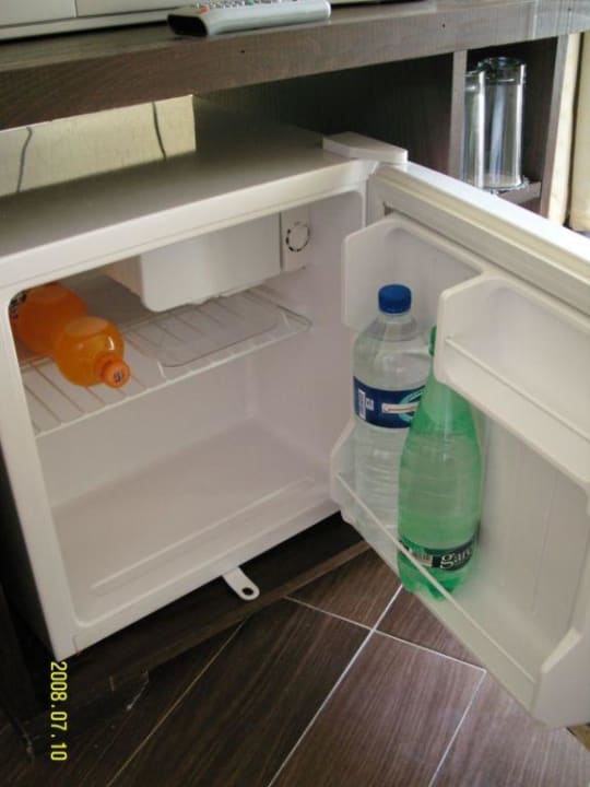 Lodówka (jeszcze bez coca-coli) Hotel Paradis Palace
