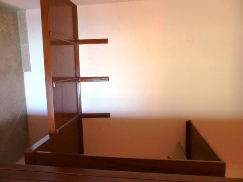 Kleiderablage mit Stange Hotel Thekkady Wild Corridor