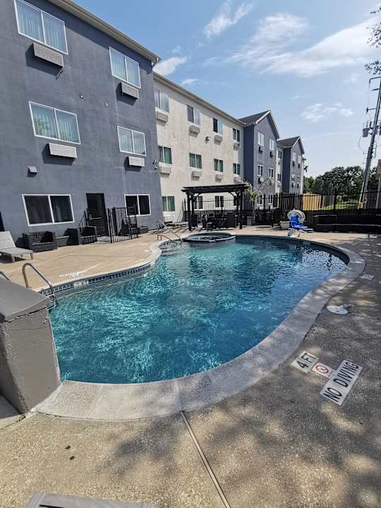 Pool Wingate by Wyndham Humble/Houston Intercontinental Airport