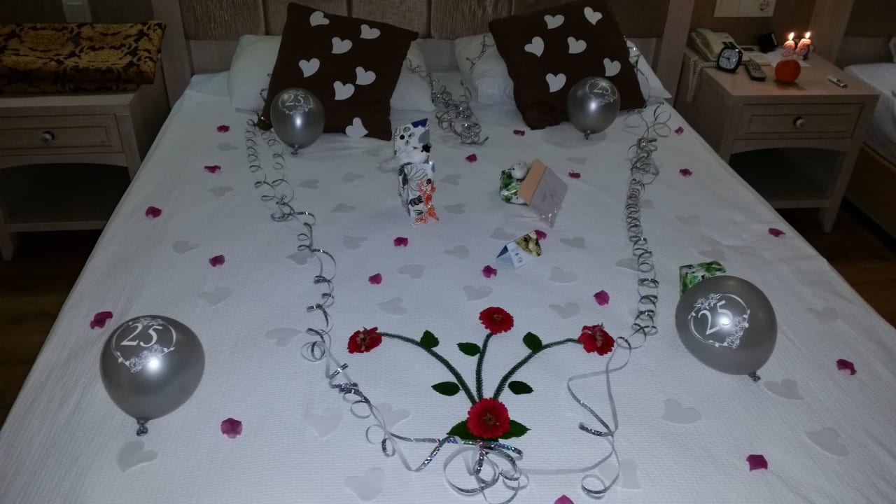 Silberhochzeitsdeko mit Hilfe des Personals, Danke Adalya Resort & Spa - Adults Only
