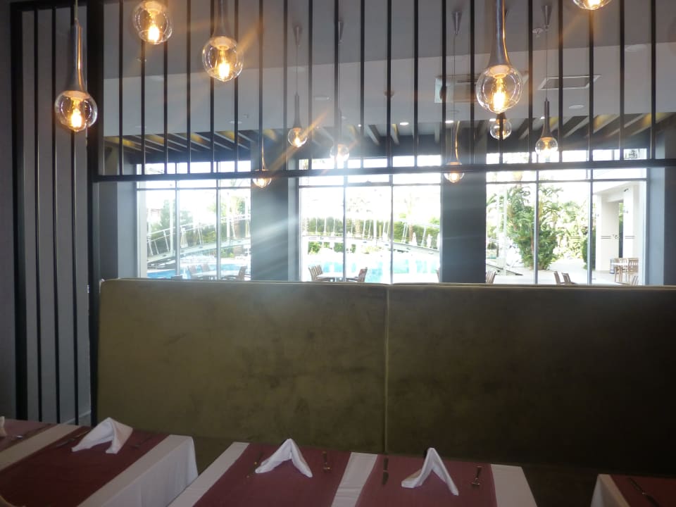 Gastro Saturn Palace Resort Hotel