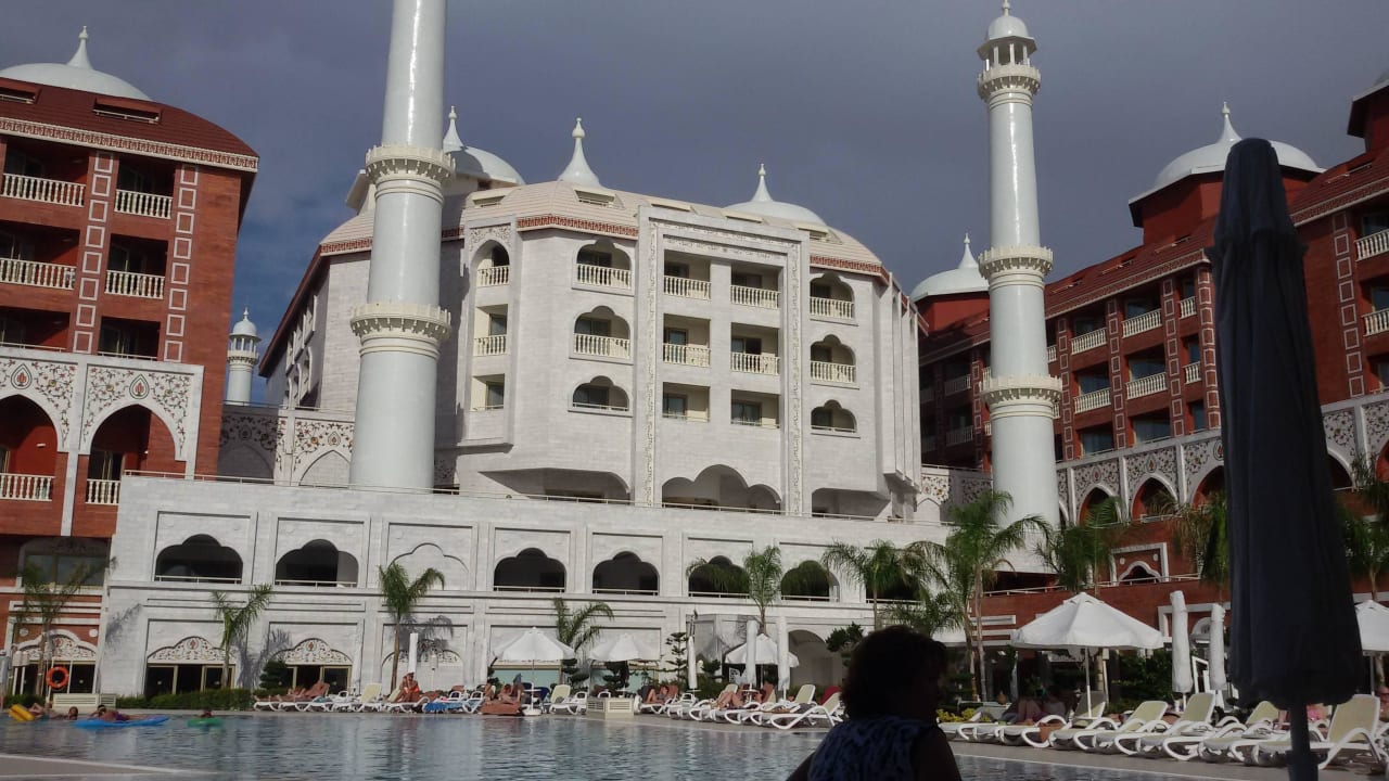 Vom Pool Rückansicht Royal Taj Mahal Hotel