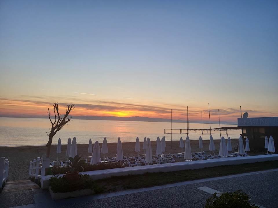 Strand Side Star Beach