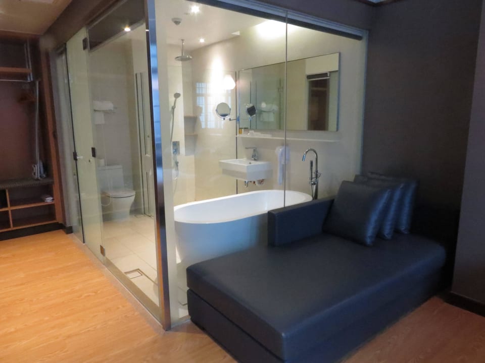 Gläsernes Bad in einer Zimmerecke Hotel Bencoolen @ Hong Kong Street