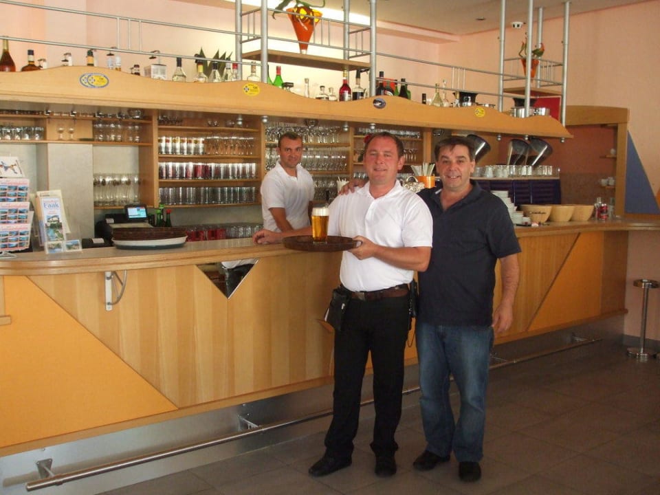 Zwei nette Kellner Strandhotel Faak
