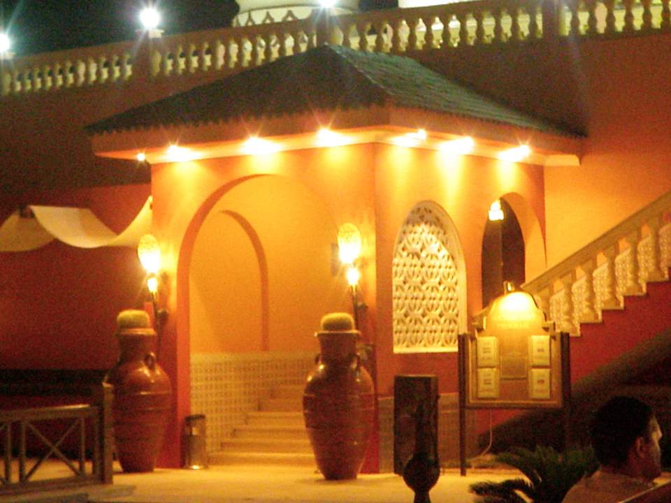 Wieczorem w hotelu Pickalbatros Alf Leila Wa Leila Resort - Neverland Hurghada