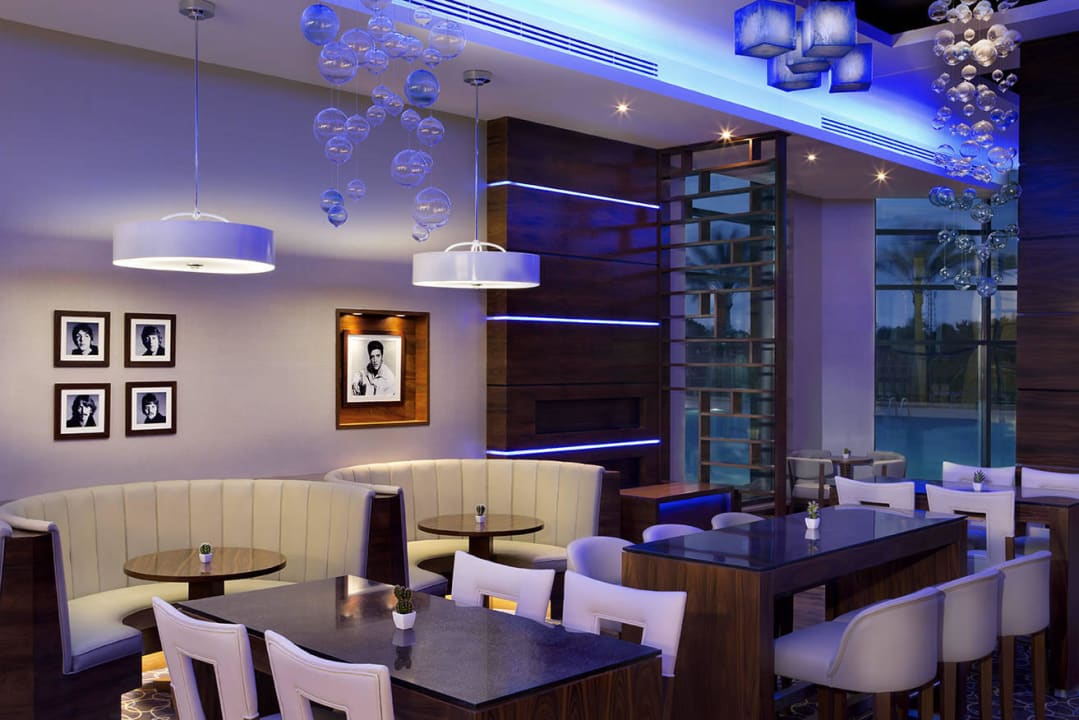 Axis Bar Hilton Alexandria King's Ranch