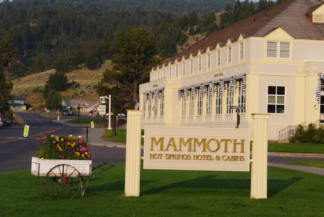 Außenansicht Mammoth Hot Springs Hotel
