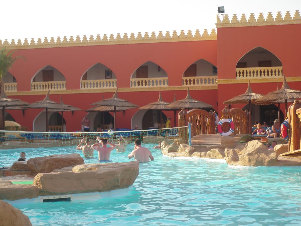Basen główny Pickalbatros Alf Leila Wa Leila Resort - Neverland Hurghada