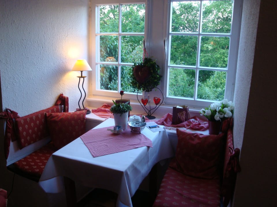 Netter Platz für das Frühstück Burghaus & Villa Kronenburg