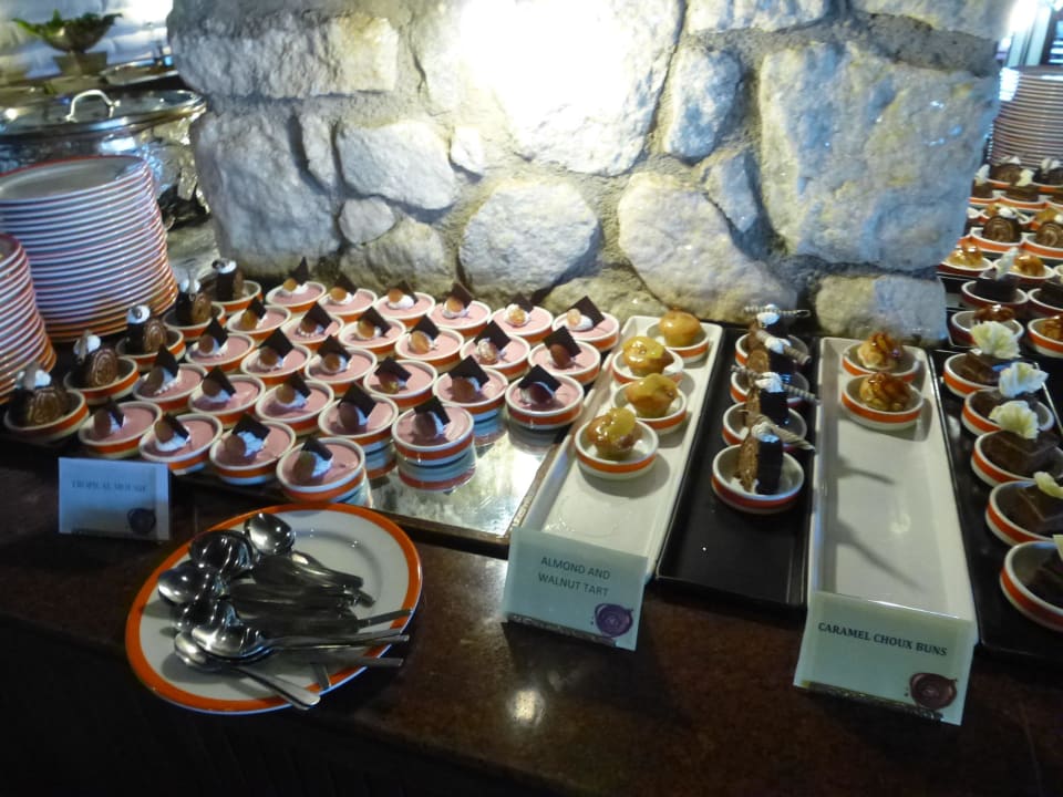 Tolles Büffet Taita Hills Safari Resort & Spa